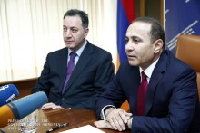 Հովիկ Աբրահամյանը ՀՀ էկոնոմիկայի նախարարության աշխատակազմին է ներկայացրել նորանշանակ նախարար Կարեն Ճշմարիտյանին