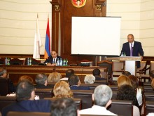 Քննարկում ՀՀԿ կենտրոնական գրասենյակում