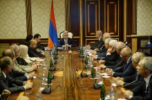 ՆԱԽԱԳԱՀԸ ԽՈՐՀՐԴԱԿՑՈՒԹՅՈՒՆ Է ԱՆՑԿԱՑՐԵԼ ՀՀ ԿՐԹՈՒԹՅԱՆ ԵՎ ԳԻՏՈՒԹՅԱՆ ՆԱԽԱՐԱՐԻ ՈՒ ՊԵՏԱԿԱՆ ԲՈՒՀԵՐԻ ՌԵԿՏՈՐՆԵՐԻ ՄԱՍՆԱԿՑՈՒԹՅԱՄԲ