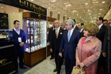 PRESIDENT ATTENDS OPENING OF YEREVAN SHOW 2014 INTERNATIONAL JEWELRY EXHIBITION