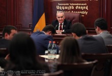 ՀՀ ԱԺ նախագահը հանդիպել է Երիտասարդական խորհրդարանի ներկայացուցիչների հետ