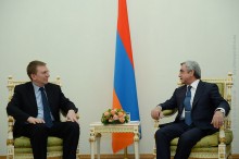 ՆԱԽԱԳԱՀՆ ԸՆԴՈՒՆԵԼ Է ԼԱՏՎԻԱՅԻ ԱՐՏԱՔԻՆ ԳՈՐԾԵՐԻ ՆԱԽԱՐԱՐ ԷԴԳԱՐՍ ՌԻՆԿԵՎԻՉՍԻՆ